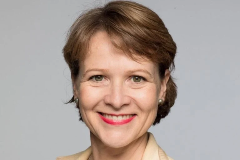 Super atividade com descritores SAEB: Dia Internacional da Mulher